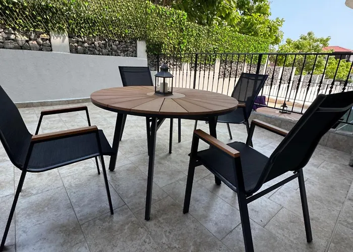 Luxury Seaside With Seaview Apartment